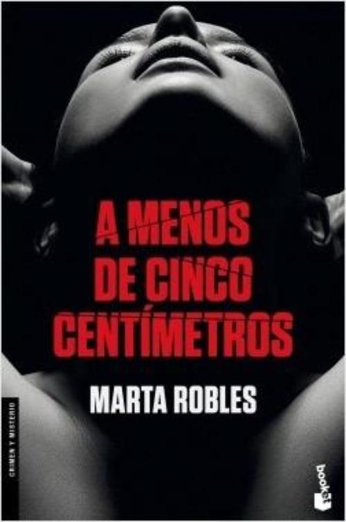 A menos de cinco centímetros.